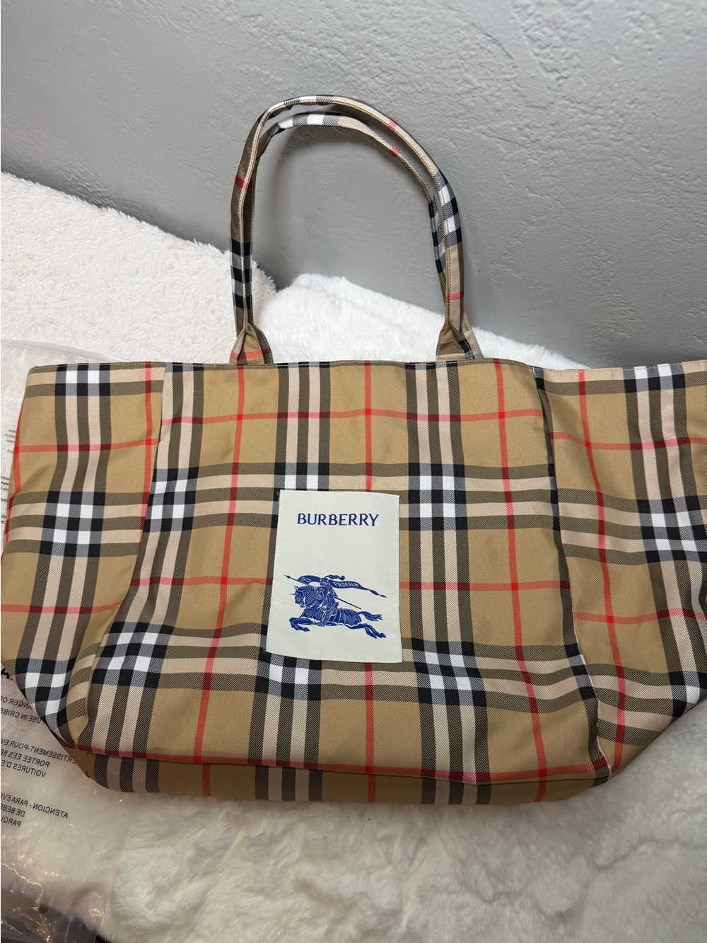 Burberry beauty tote NWT